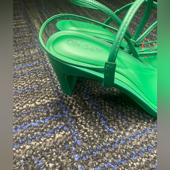 NWT Macy’s on-34th women’s green heeled sandals size 9 - Picture 2 of 3
